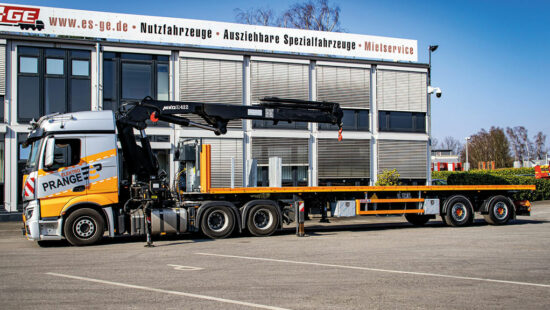 Elektro Prange Auslieferung kompletter Zug Sattelzugmaschine mit Ladekran und ES-GE Sattelanhänger